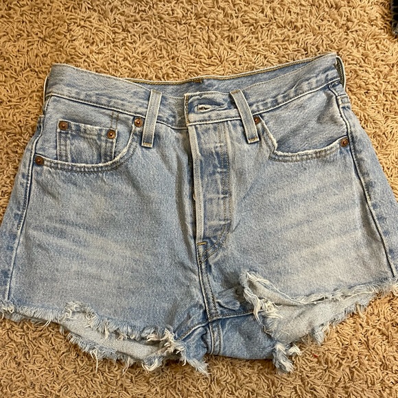 Levi jean shorts - Picture 2 of 2